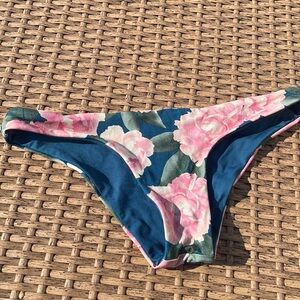 Frankie's Bikinis cheeky bottoms, xs
